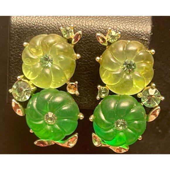 Vintage Lisner Molded Glass Shades Of Green Floral Clip-On Earrings - Picture 9 of 12